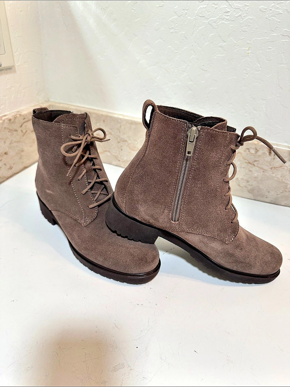 Munro Suede-Look Ankle Boots in Brown. Size 6M